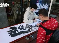 今晚荷甲焦点战，阿贾克斯遗憾出局，媒体盛赞，训练强度明显提升